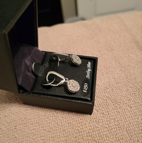 1/4 carat diamond dangle earrings - Picture 3 of 7